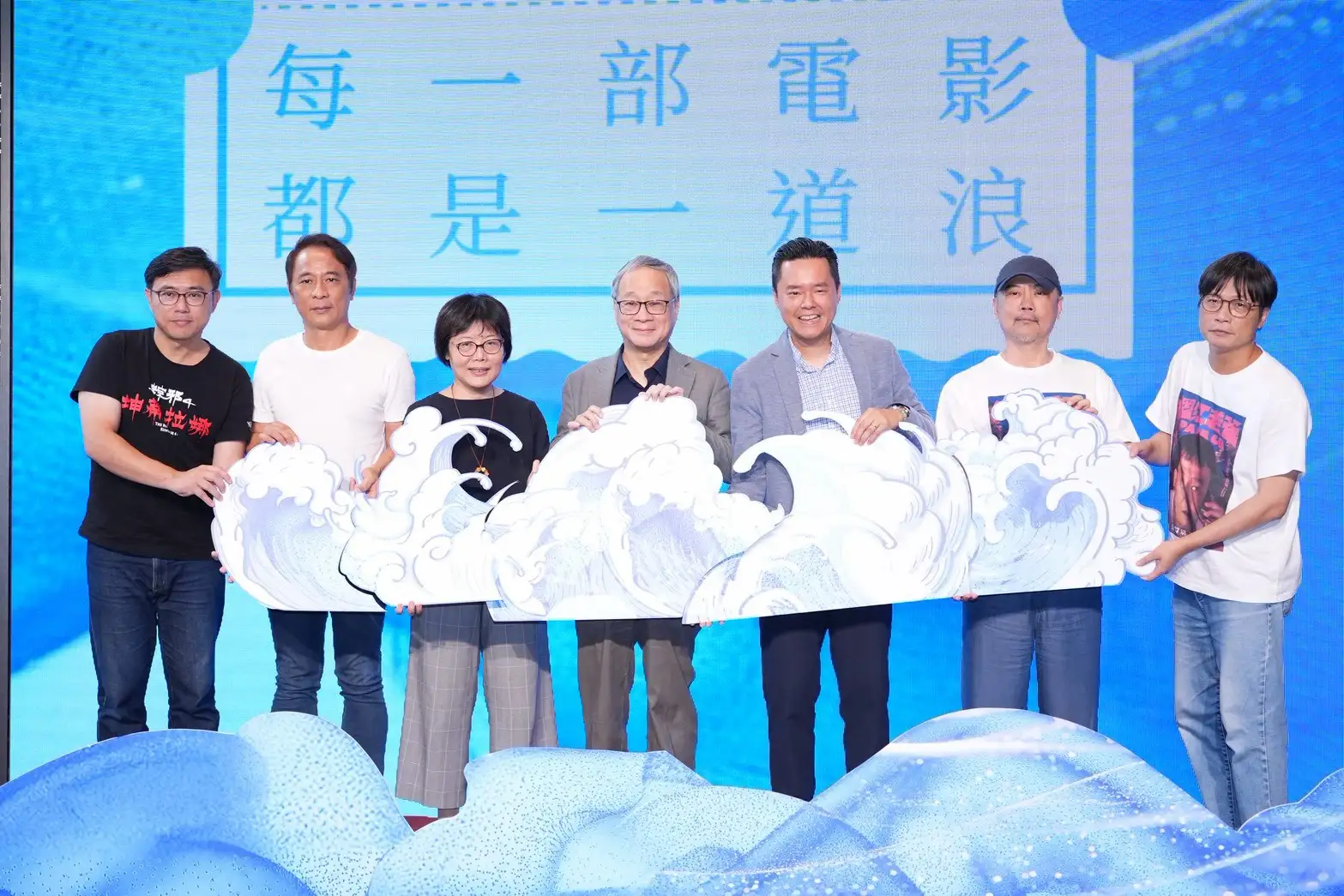 文化部影視及流行音樂產業局與「國片聯合行銷委員會」共同合作，以「臺灣電影 億起造浪」為號召，團結32部臺灣電影聯合造勢。（圖／記者許方正攝）