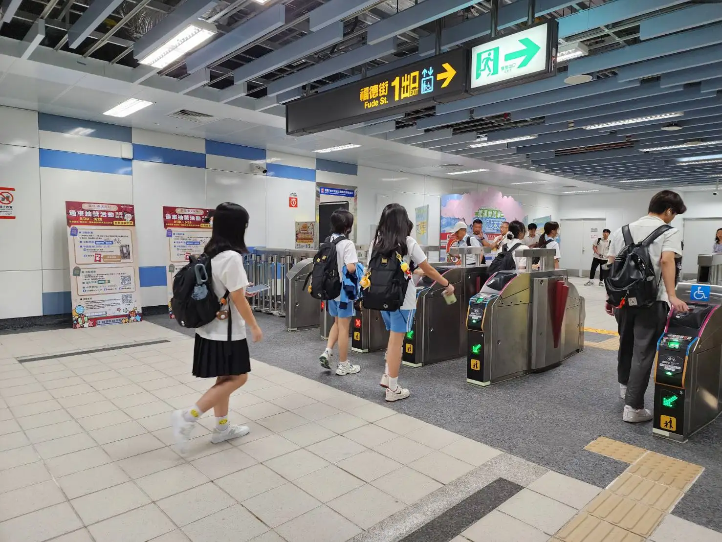 臺北捷運信義東延段廣慈/奉天宮站正式通車,迎來第1個上班、上課日。(圖/臺北捷運提供)