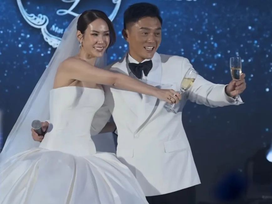 楊明(右)和莊思明愛情長跑10年完婚。(圖/翻攝 gellyweeweddinggown IG)