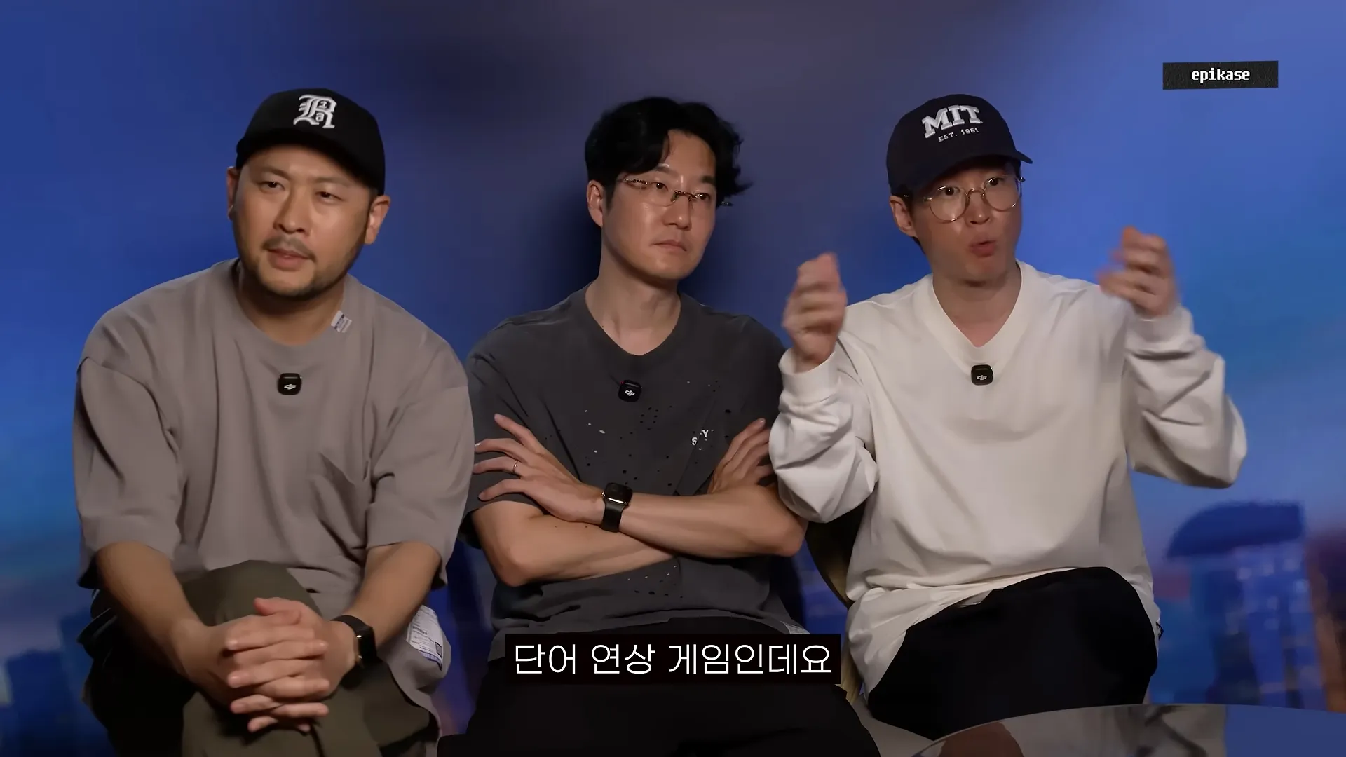 Epik High 到英國倫敦訪問,Tablo(右一)卻一上飛機就肚子劇痛還找不到藥。