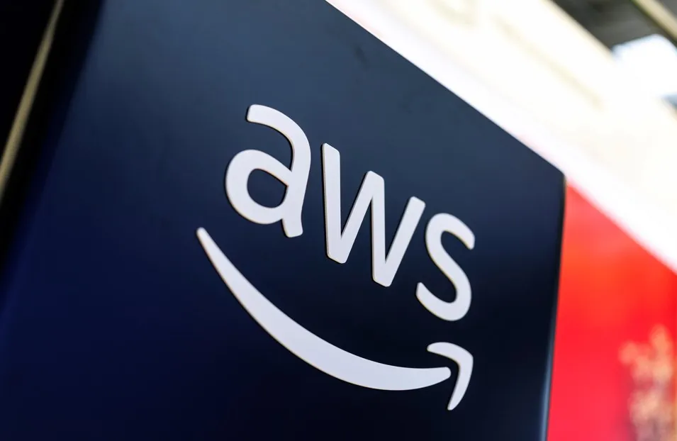 受惠於人工智慧(AI)熱潮持續延燒,以及雲端業務AWS(Amazon Web Services)交出亮眼成績,亞馬遜(Amazon)3日股價續創歷史新高(圖/達志影像)
