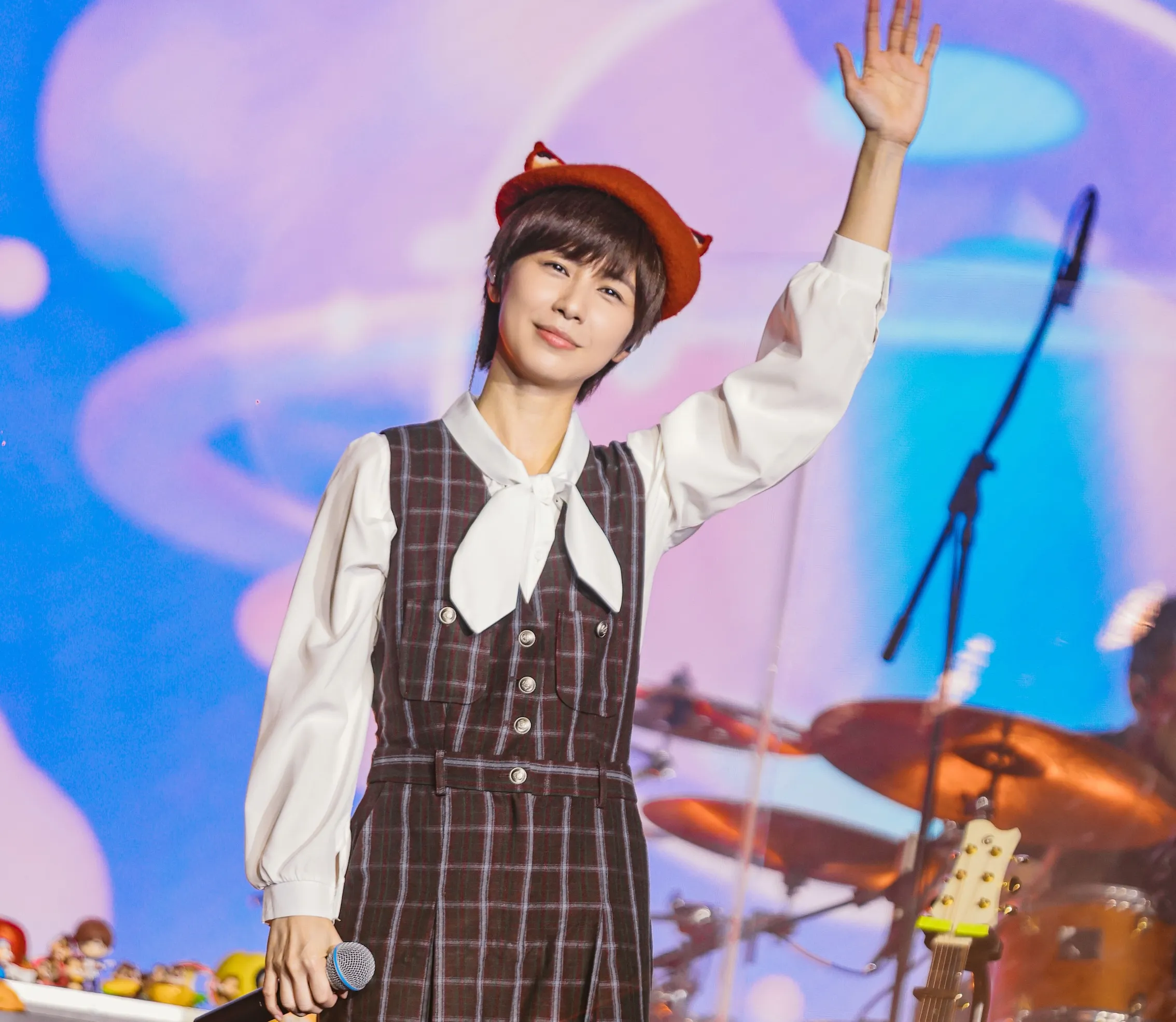 魏嘉瑩日前於香港舉辦《我要把眼淚當汽水》演唱會最終場,獻唱多首經典歌曲與粵語歌〈凡星〉,並準備限定公仔贈送歌迷。(圖/相信音樂提供)