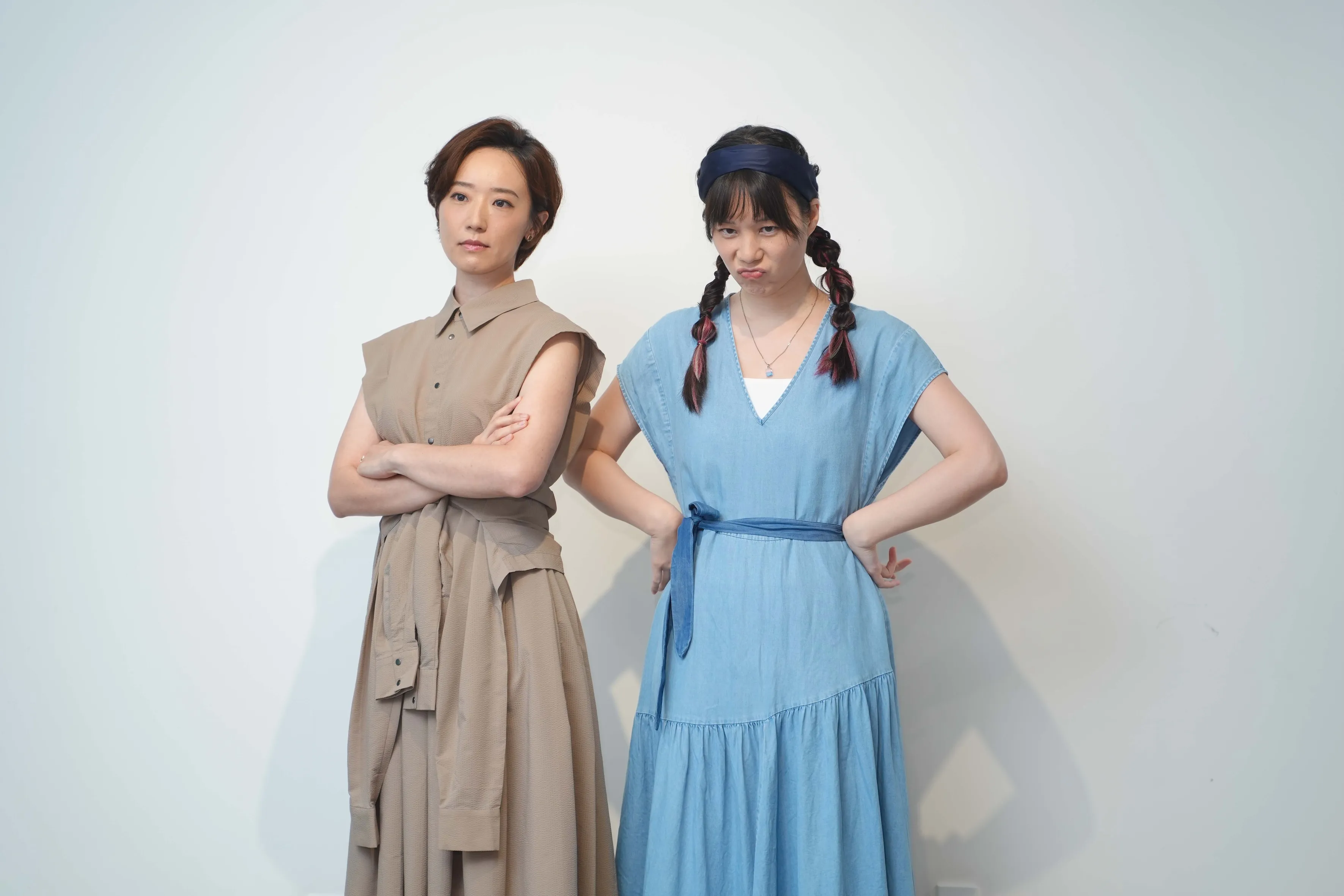 許乃涵(右)這次在劇中飾演藥師助理,經常和藥局中的高才生林子熙爭吵。(圖/大愛提供)