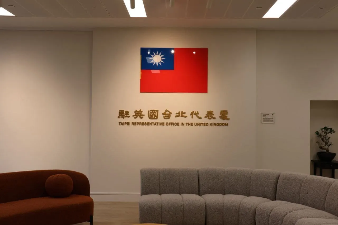 駐英國台北代表處徵助理,結果遭到網友酸爆。(圖/翻攝自Taiwan in the UK 駐英國台北代表處臉書)