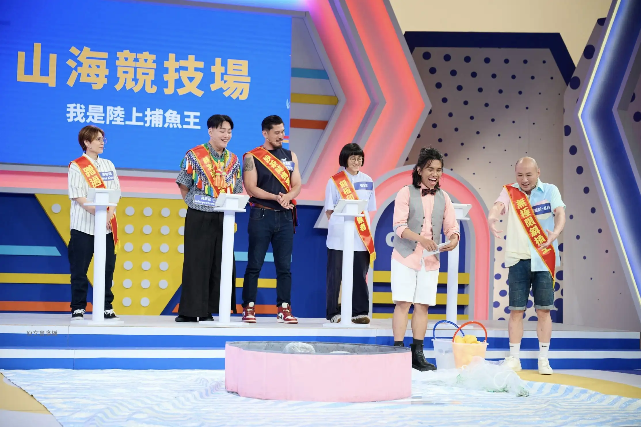 主持群與8位演藝圈爸爸藝人合體錄製華視《天才衝衝衝》父親節特別企劃。(圖/華視提供)
