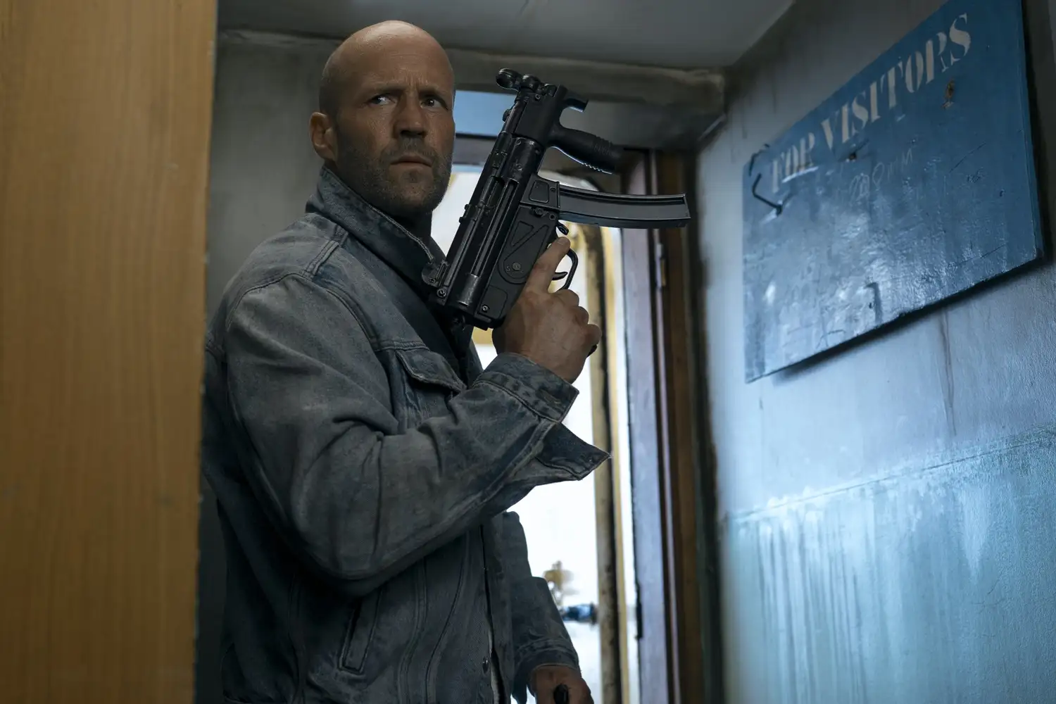 傑森史塔森(Jason Statham)主演的全新動作電影《玩命航線》(Mutiny)即將上映。(圖/車庫娛樂提供)