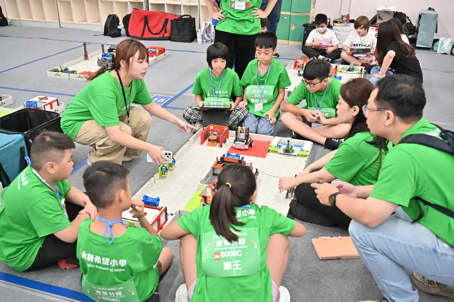 本屆賽事全面採用VEX Robotics國際競賽規格,涵蓋工程筆記本審查、團隊面試與技能挑戰賽。(圖/永齡基金會提供)
