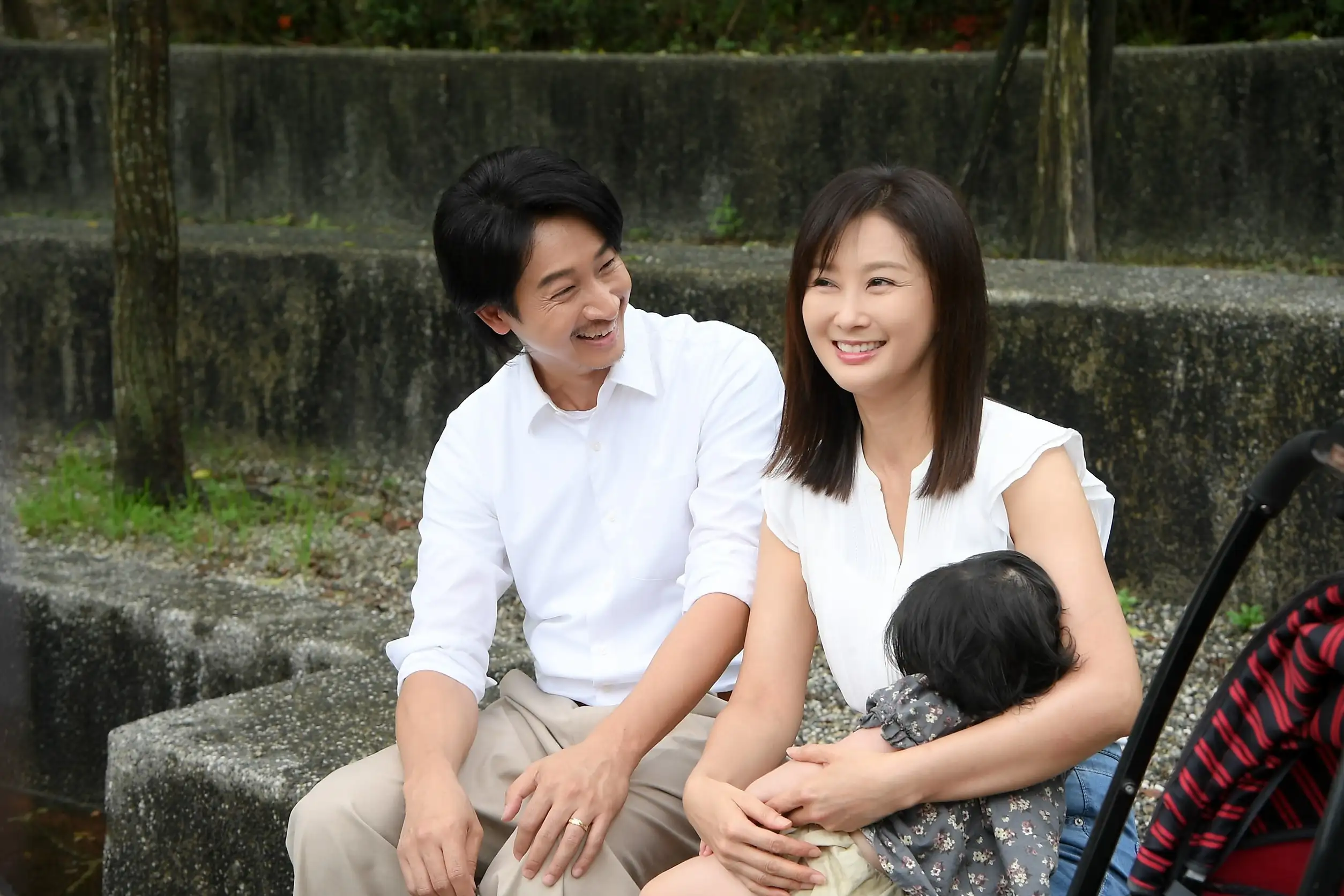 邱凱偉首度客串台語八點檔《針線緣》,於劇中與陳珮騏飾演恩愛夫妻。(圖/三立提供)