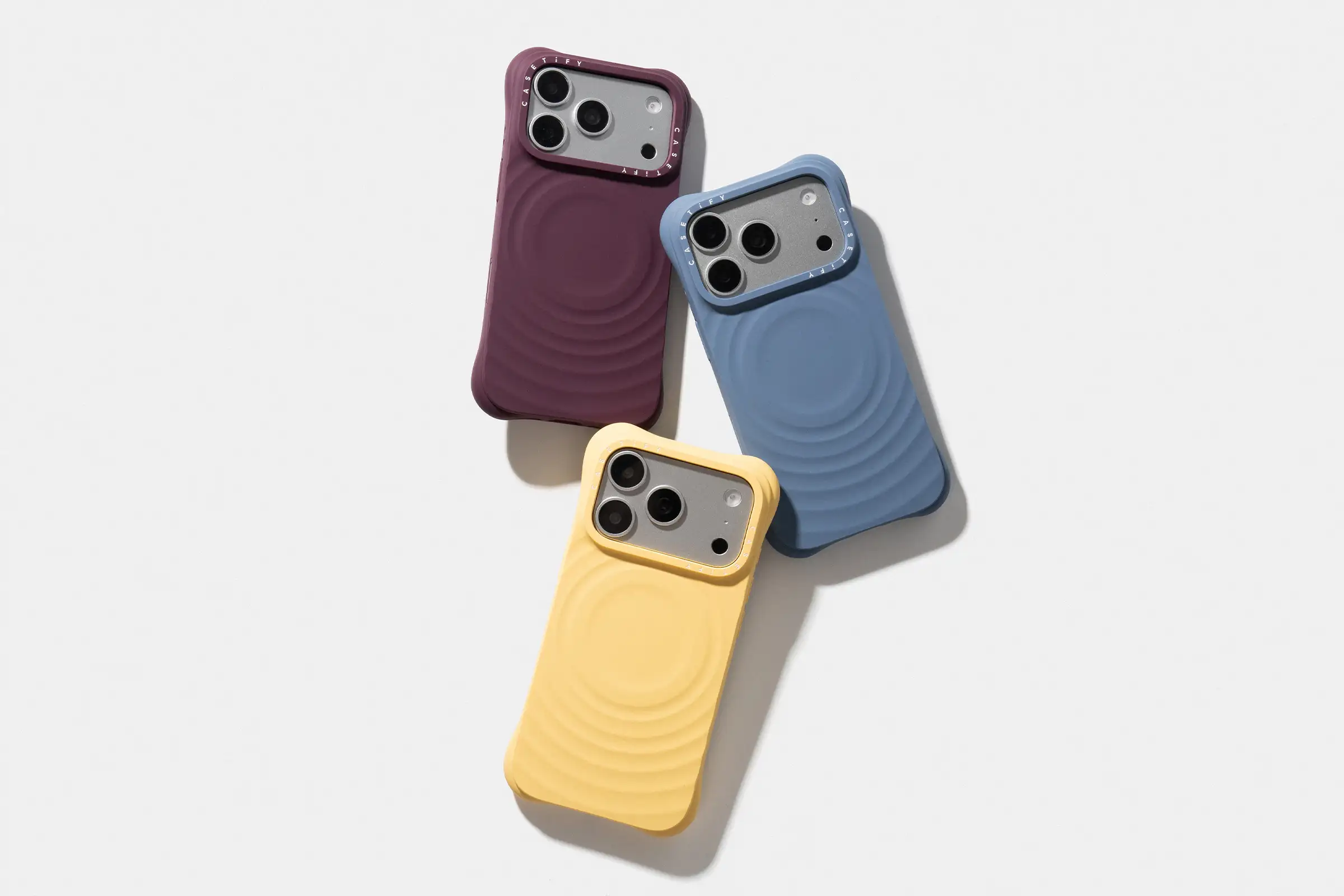 CASETiFY 波紋手機殼推出陽光黃、無花果紫、灰霧藍、蜜桃粉四款全新配色。(圖/CASETiFY提供)
