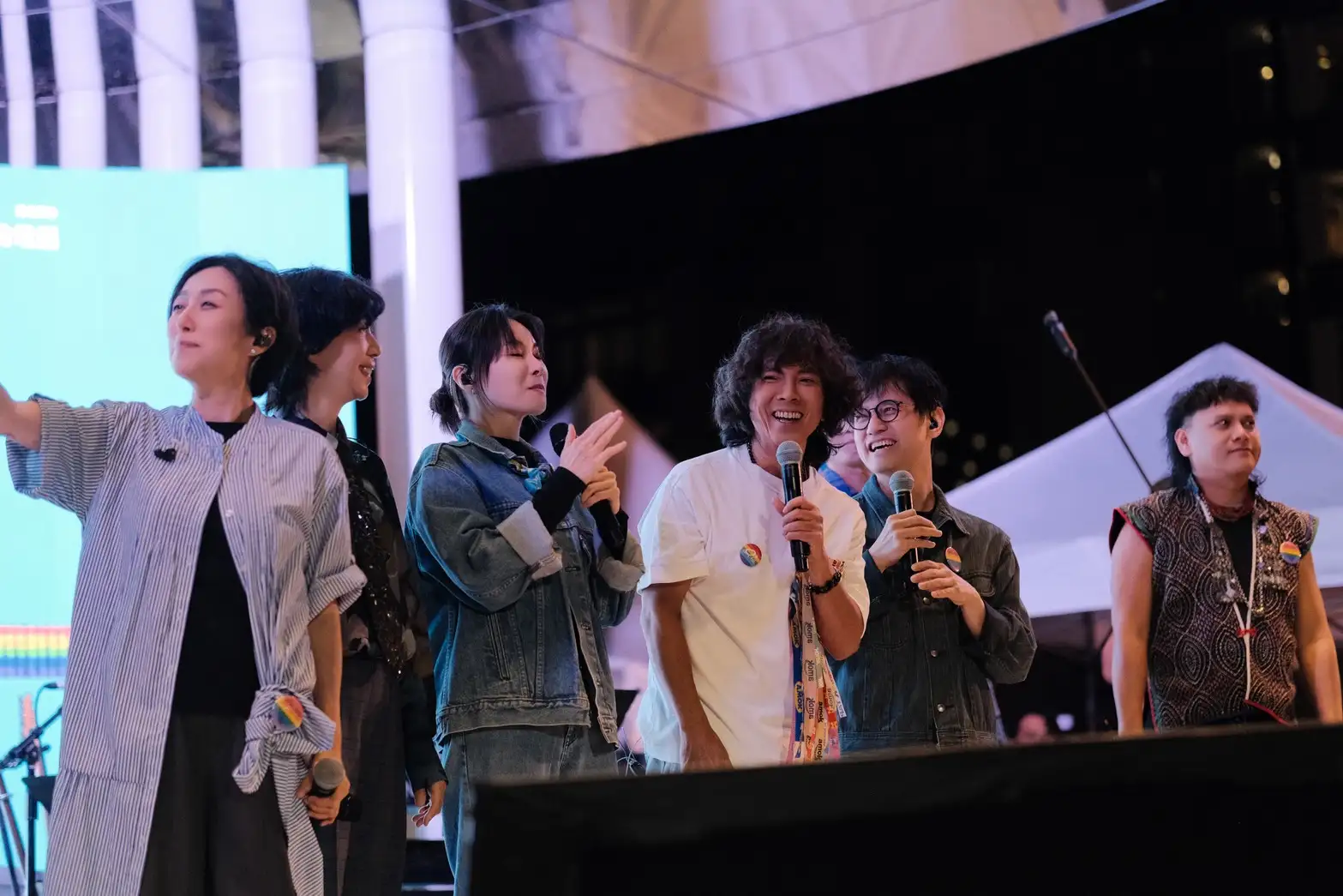 黃韻玲（左起）、萬芳、鄭宜農、郭子、陳建騏、桑布伊出席《愛之日常音樂節》美國西雅圖站。（圖／愛之日常音樂節提供）