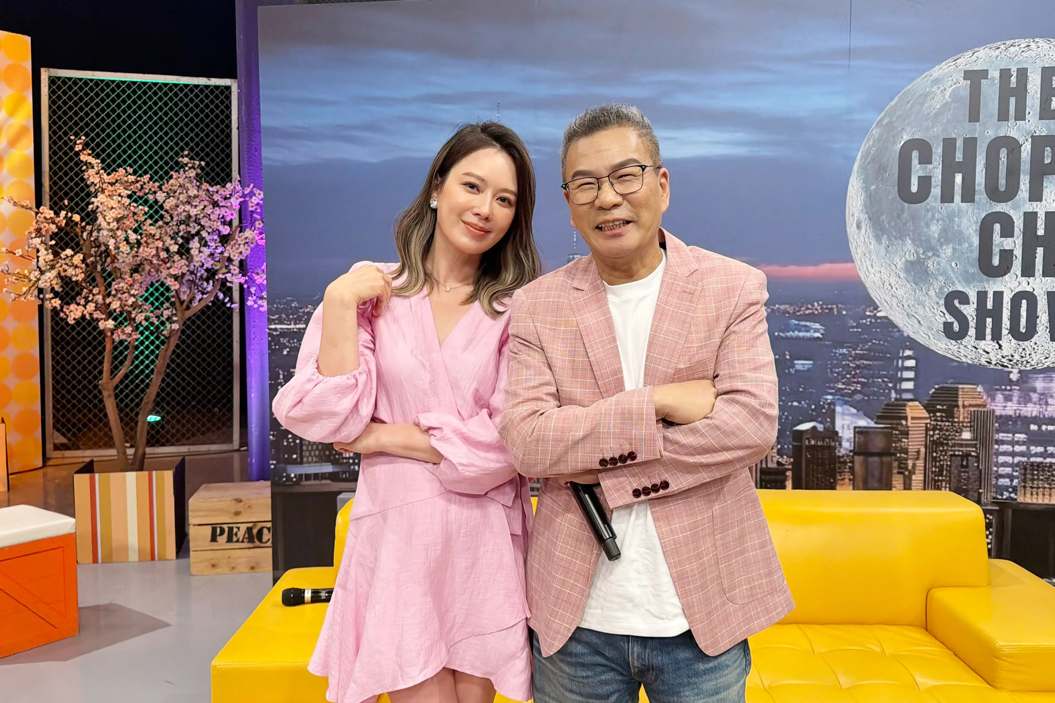 沈玉琳與Melody憑藉節目《11點熱吵店》雙雙入圍金鐘獎綜藝節目主持人獎。(圖/TVBS提供)