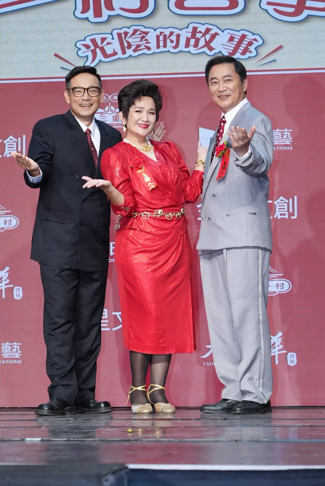 湯志偉(右)、岑永康(左)成了超有經驗的老丈人,中間為羅美玲。(圖/記者許方正攝)