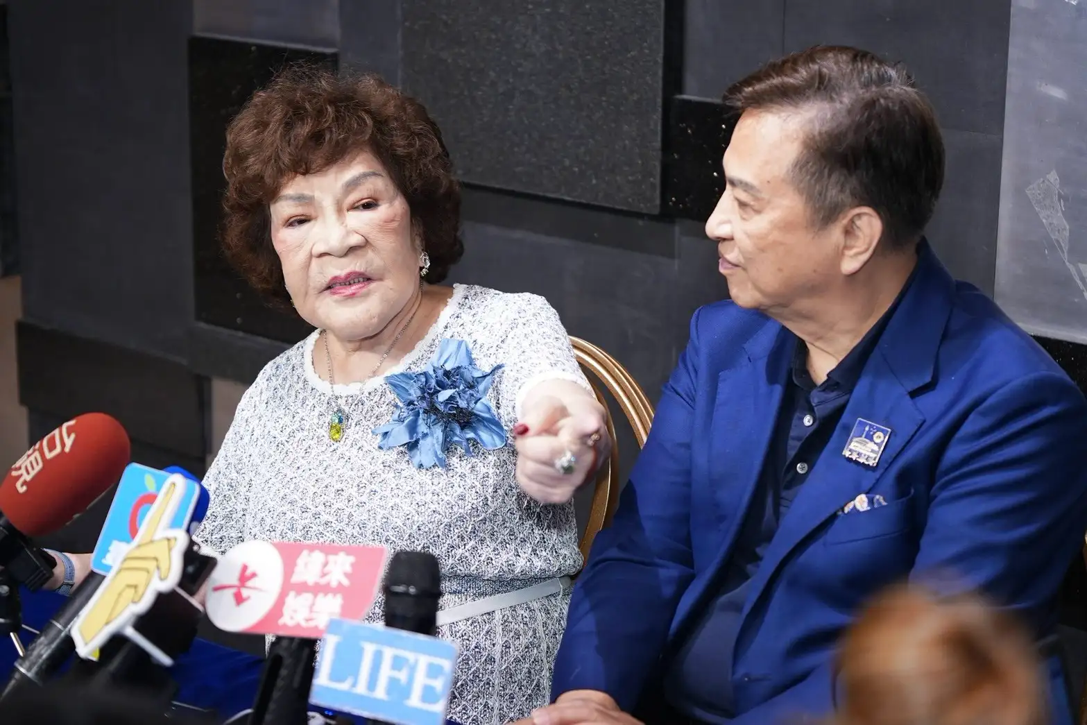 周遊、李朝永夫妻出席中秋餐會。（圖／娛樂中心）
