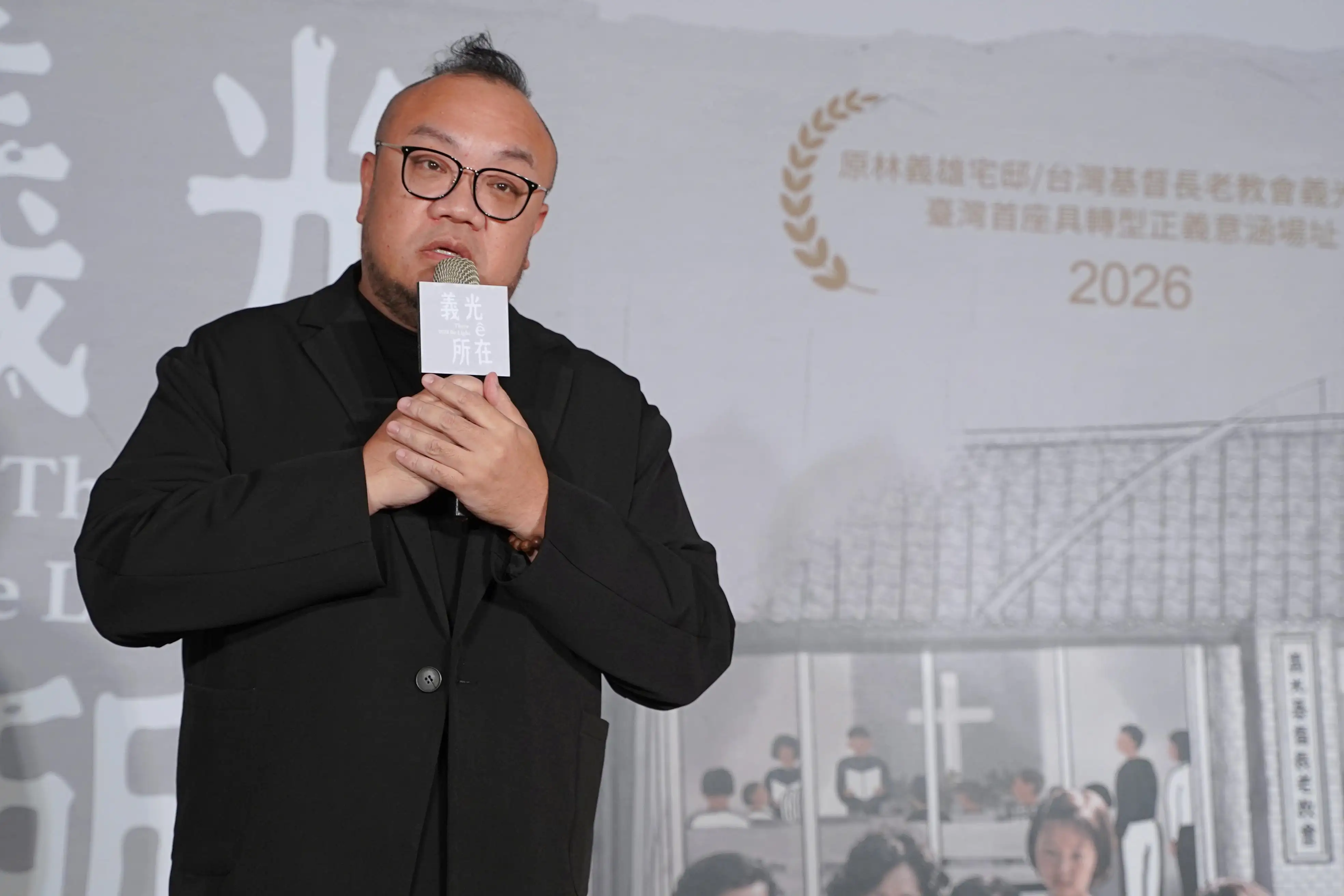 導演葉天倫在《義光ê所在》首映會上忍不住哽咽。（圖／晴天影像提供）