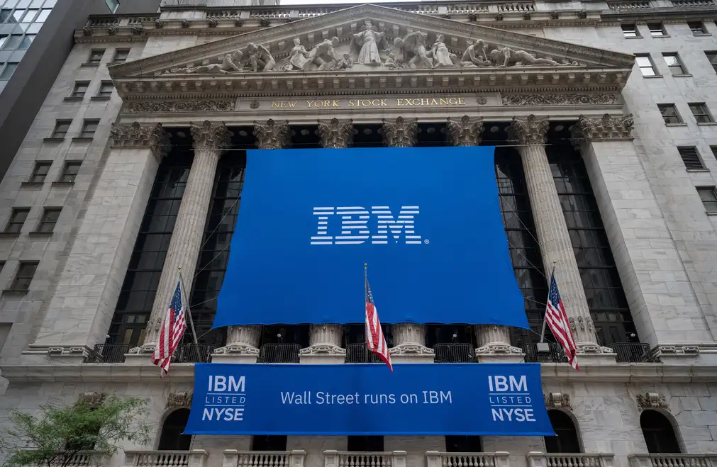 IBM 旗下量子晶圓代工的安德龍公司(Anderon)近日與美國商務部正式完成高達 10 億美元補助協議(圖/達志影像)