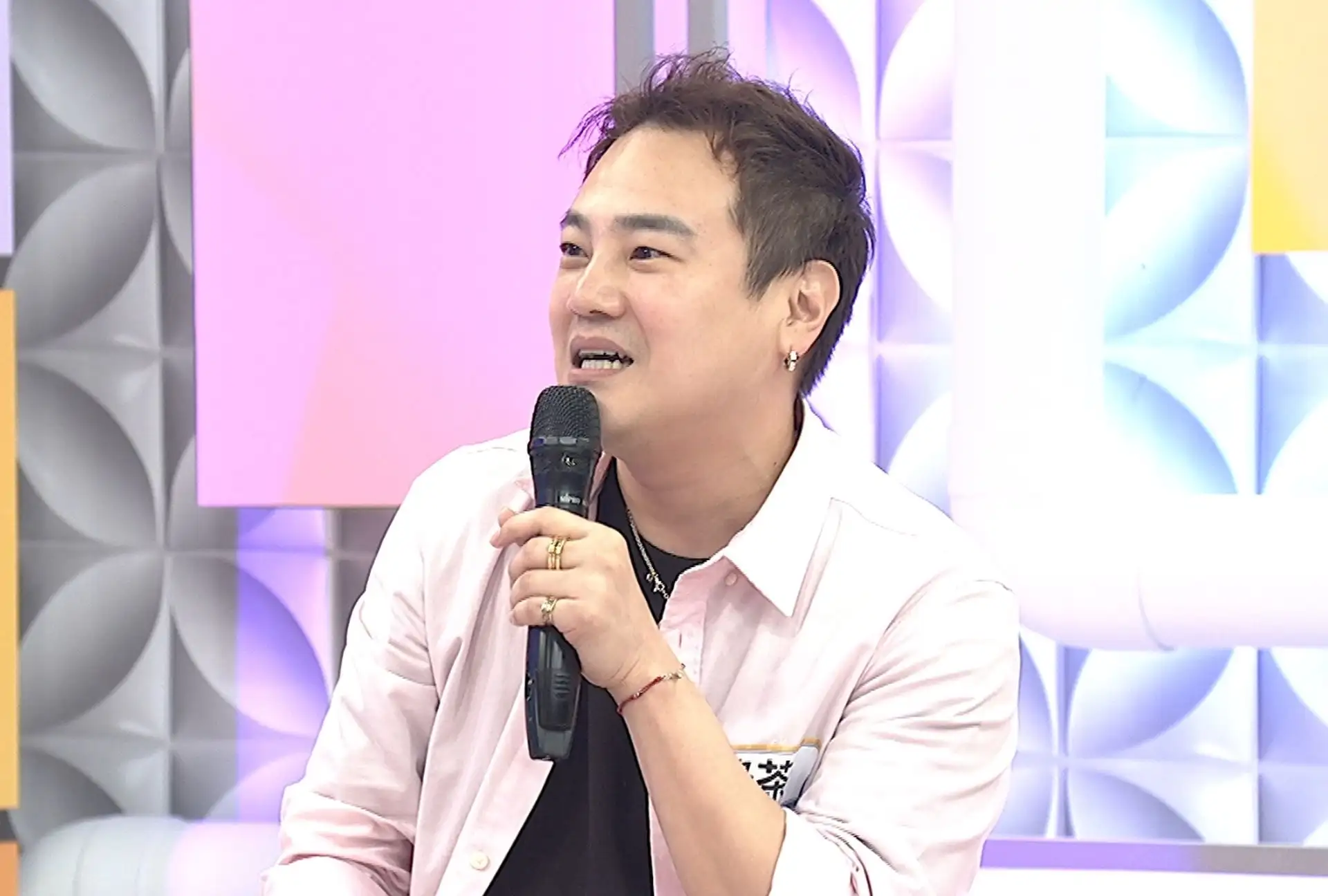 綠茶透露曾遇到前女友不請自來參加聚會。（圖／中天提供）