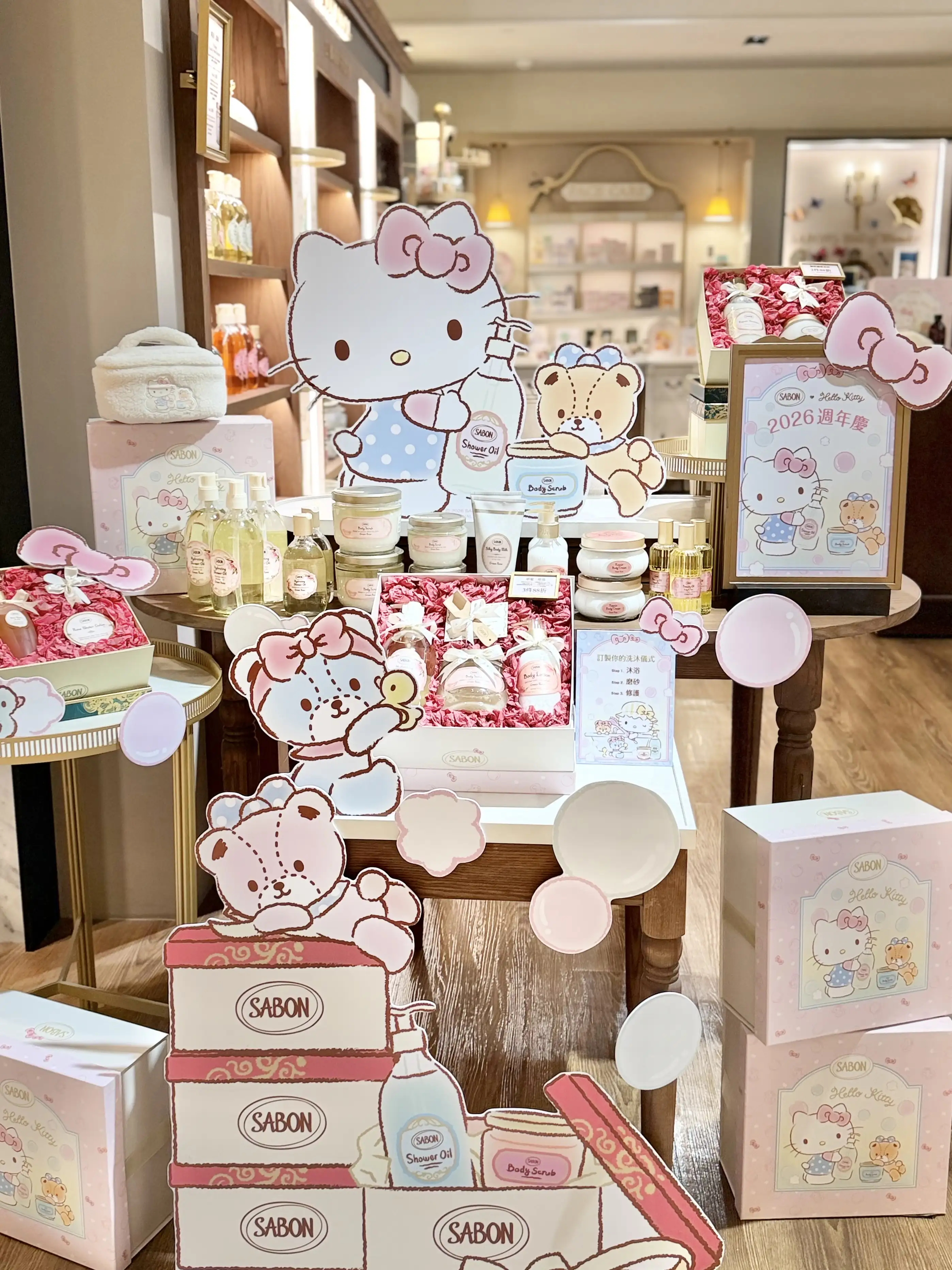 SABON × Hello Kitty 2026週年慶明星商品。(圖/SABON提供)