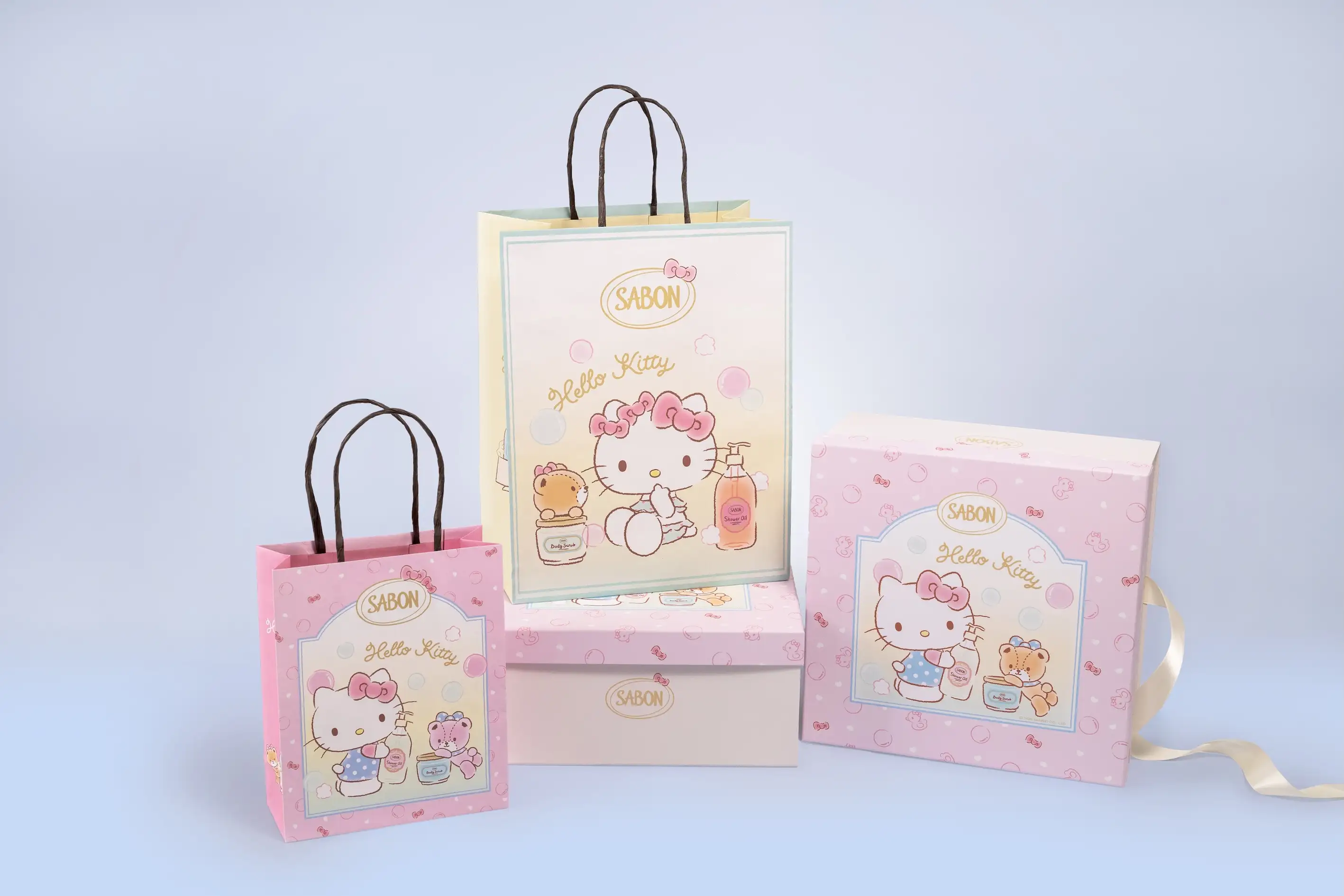SABON × Hello Kitty聯名2026週年慶限定包裝。(圖/SABON提供)