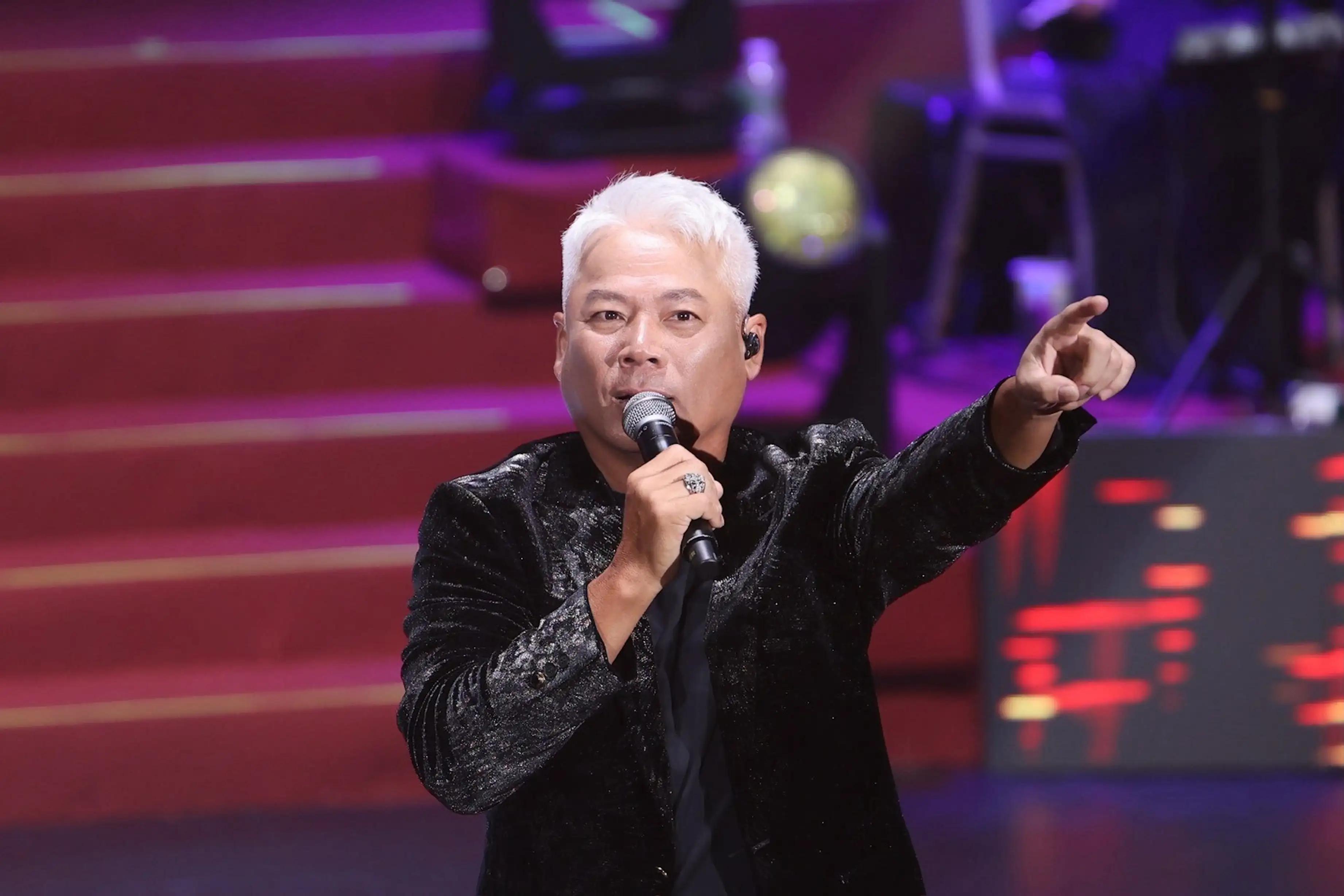 巫啓賢帶來台語歌曲〈叫阮的名〉表達對母親的思念。(圖/記者許方正攝)