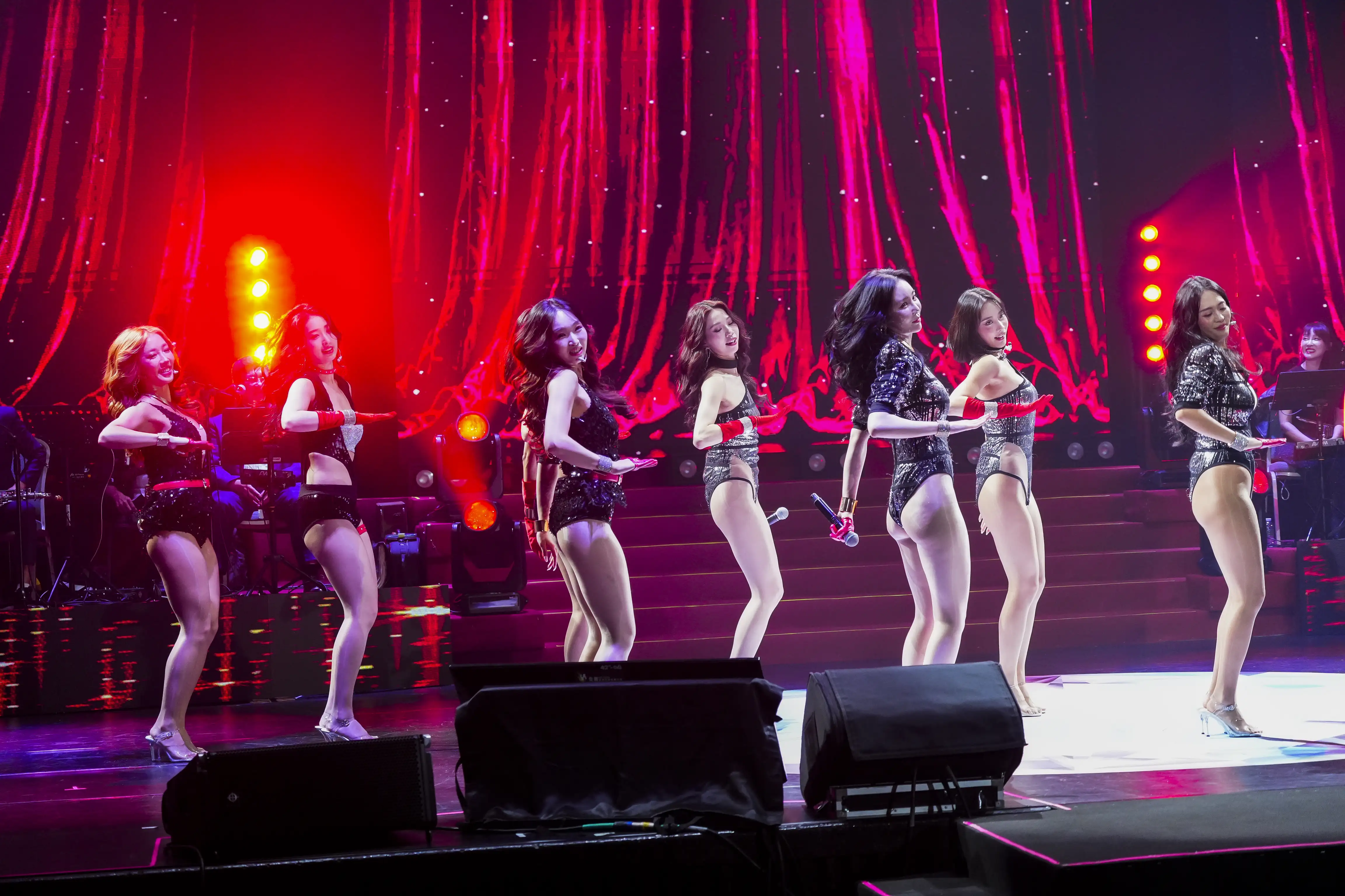 「Luxy Girls」火辣熱舞。(圖/萬星傳播提供)