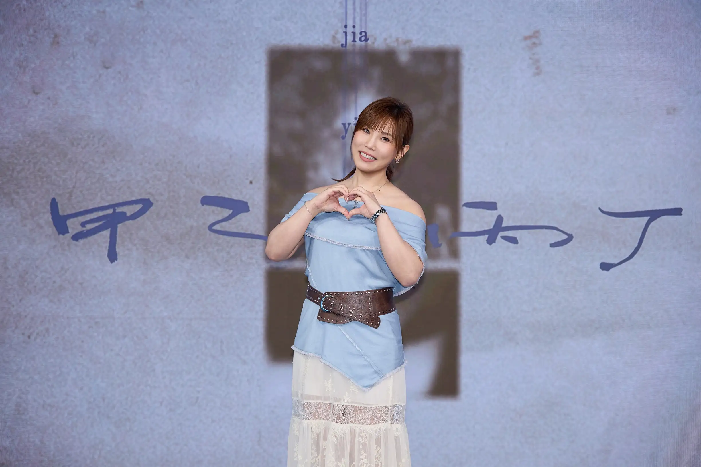 「鐵肺歌后」李佳薇推出全新單曲〈甲乙丙丁〉,累積播放量突破10億次。(圖/索尼提供)