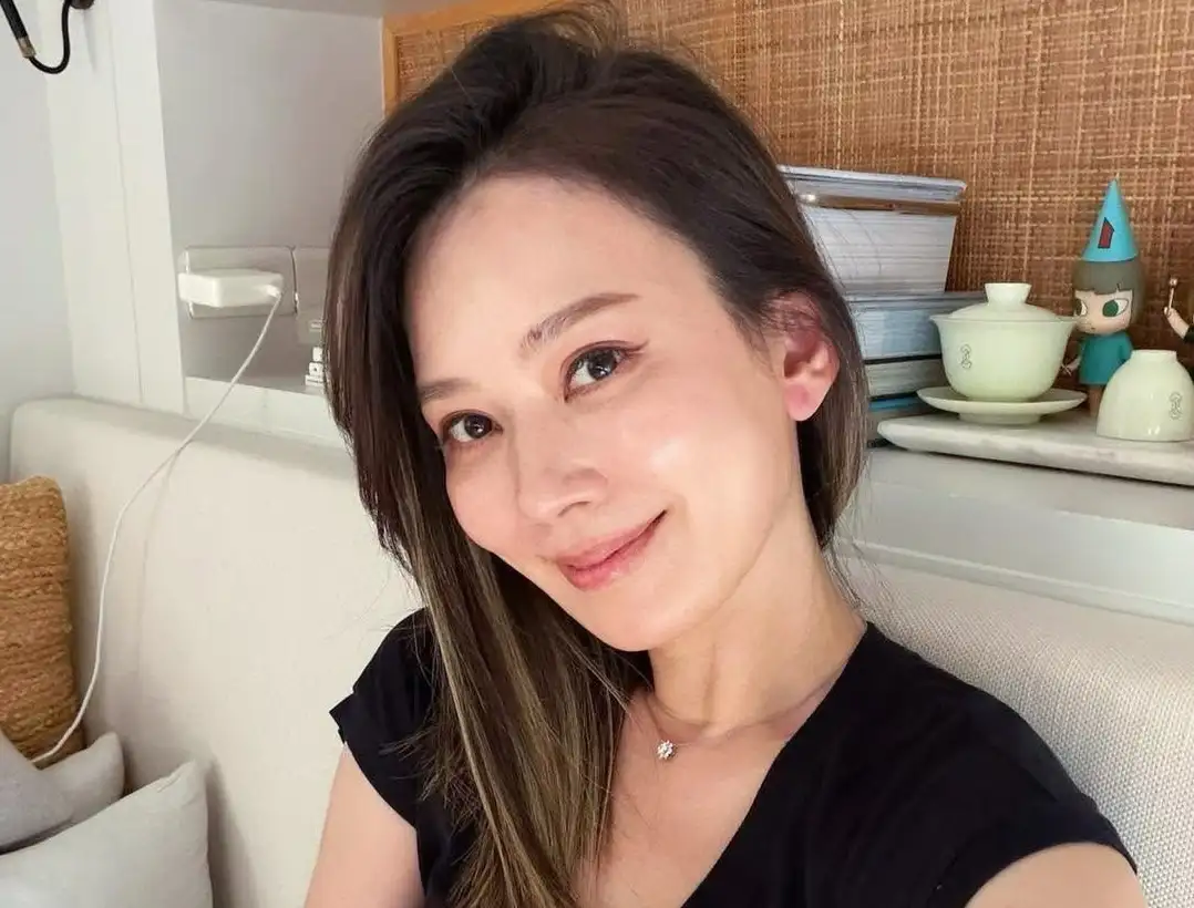 Melody(殷悅)去年認愛新歡、王陽明遠親Howard Man。(圖/翻攝自臉書)