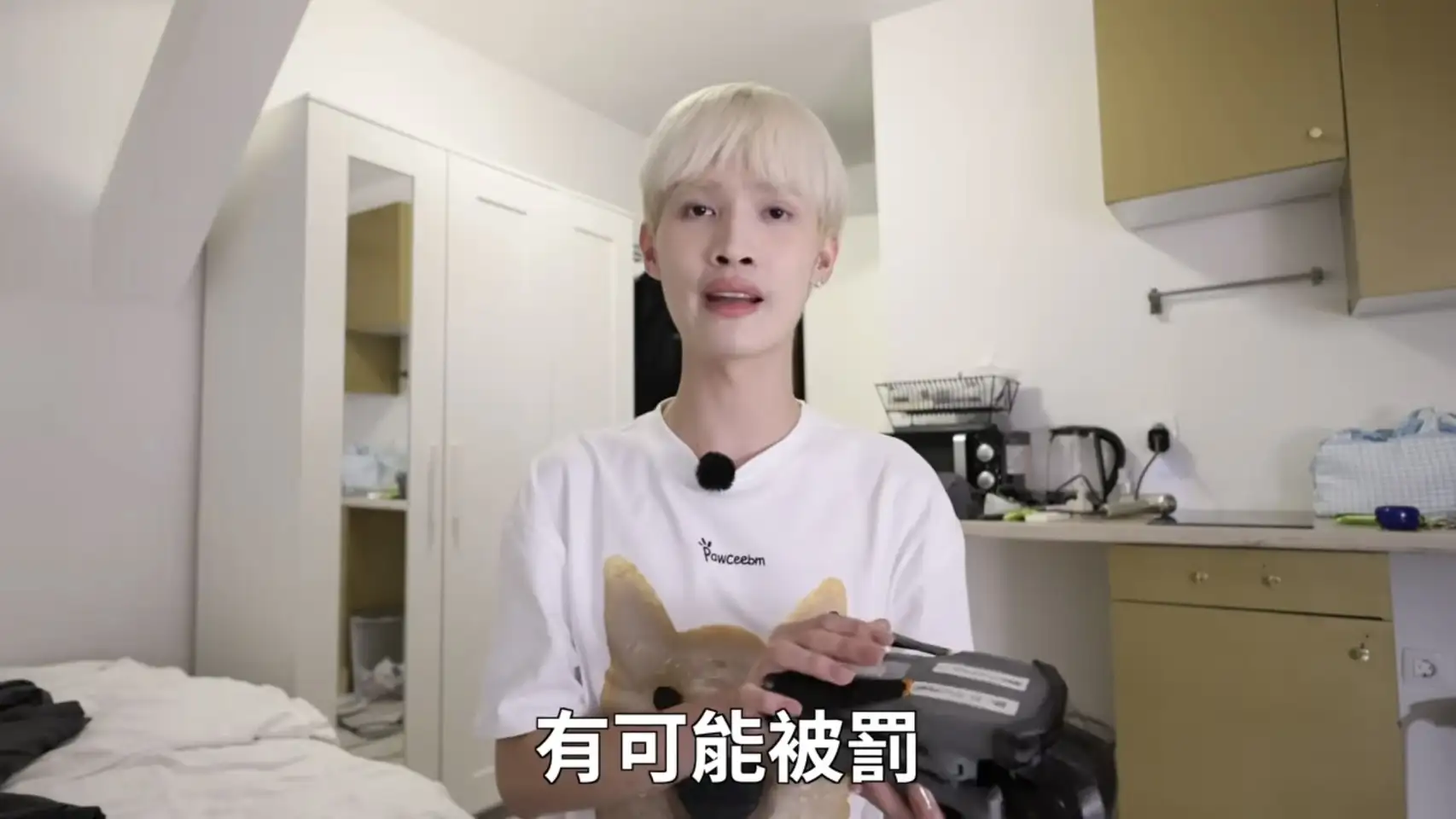 鍾明軒揶揄玩空拍機要先準備一筆錢。（圖／翻攝鍾明軒YT）