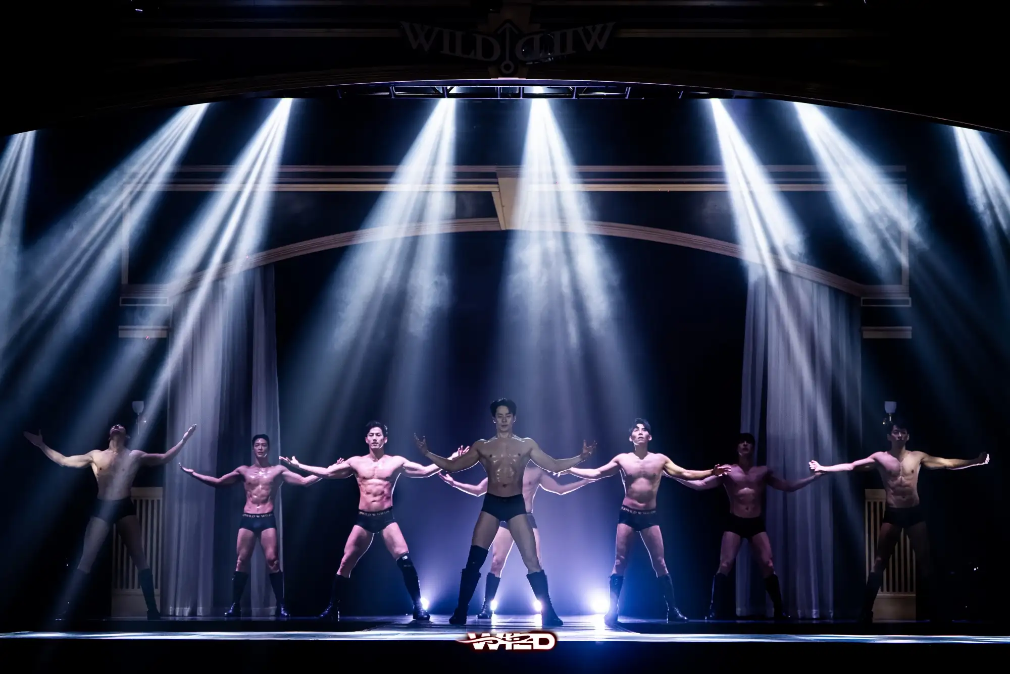 《WILD WILD》強烈的舞台表演跟演員性感魅力，讓台下粉絲臉紅心跳。（圖／寬宏提供）