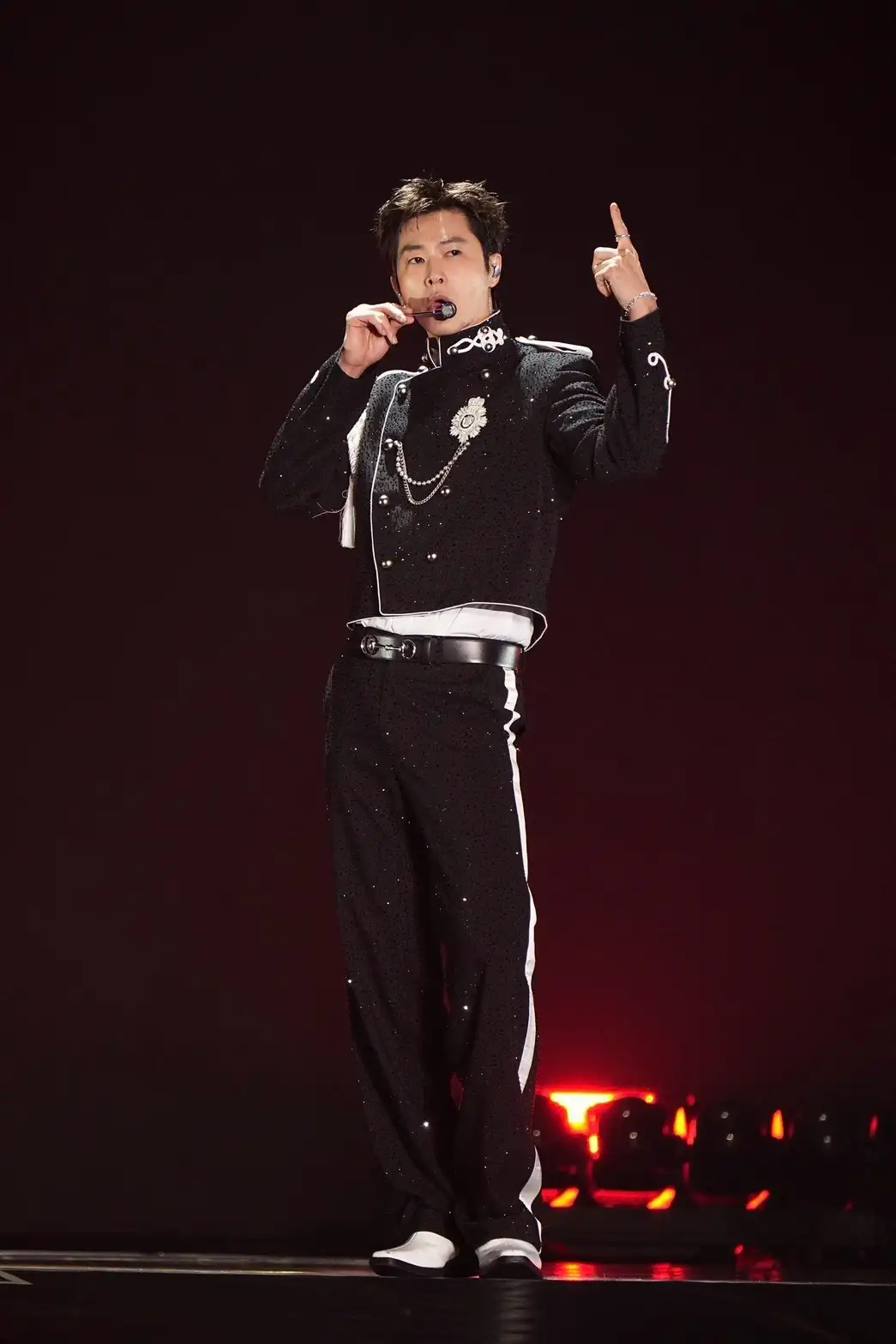 「東方神起」允浩大讚台下粉絲「你們都是擠霸昏」。(圖/娛樂中心)