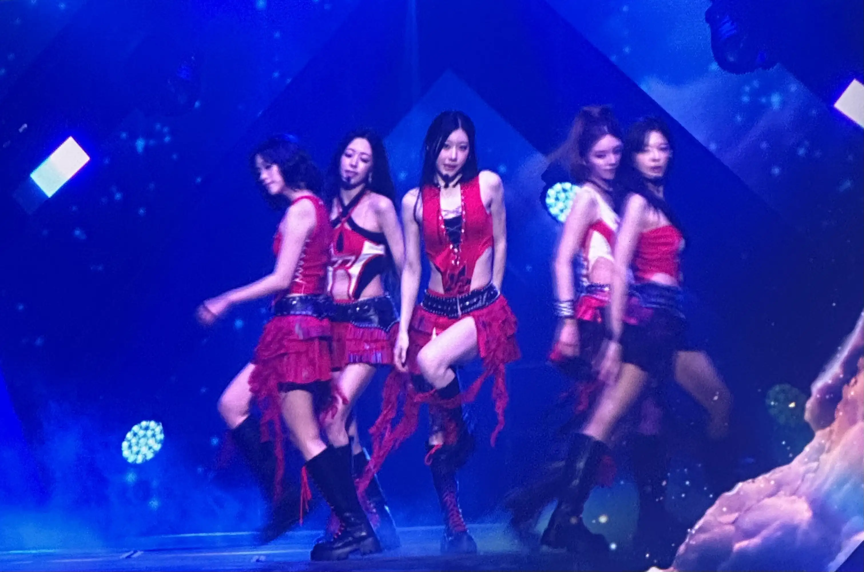 ITZY接連唱跳高難度舞曲，依舊是5位漂亮女神。（圖／讀者提供）