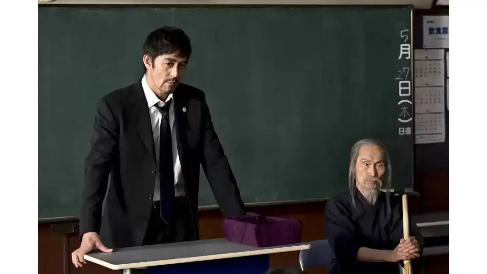 與品川徹在《東大特訓班》合作主演的阿部寬,今日透過經紀公司發表追悼聲明。(圖/翻攝自x)