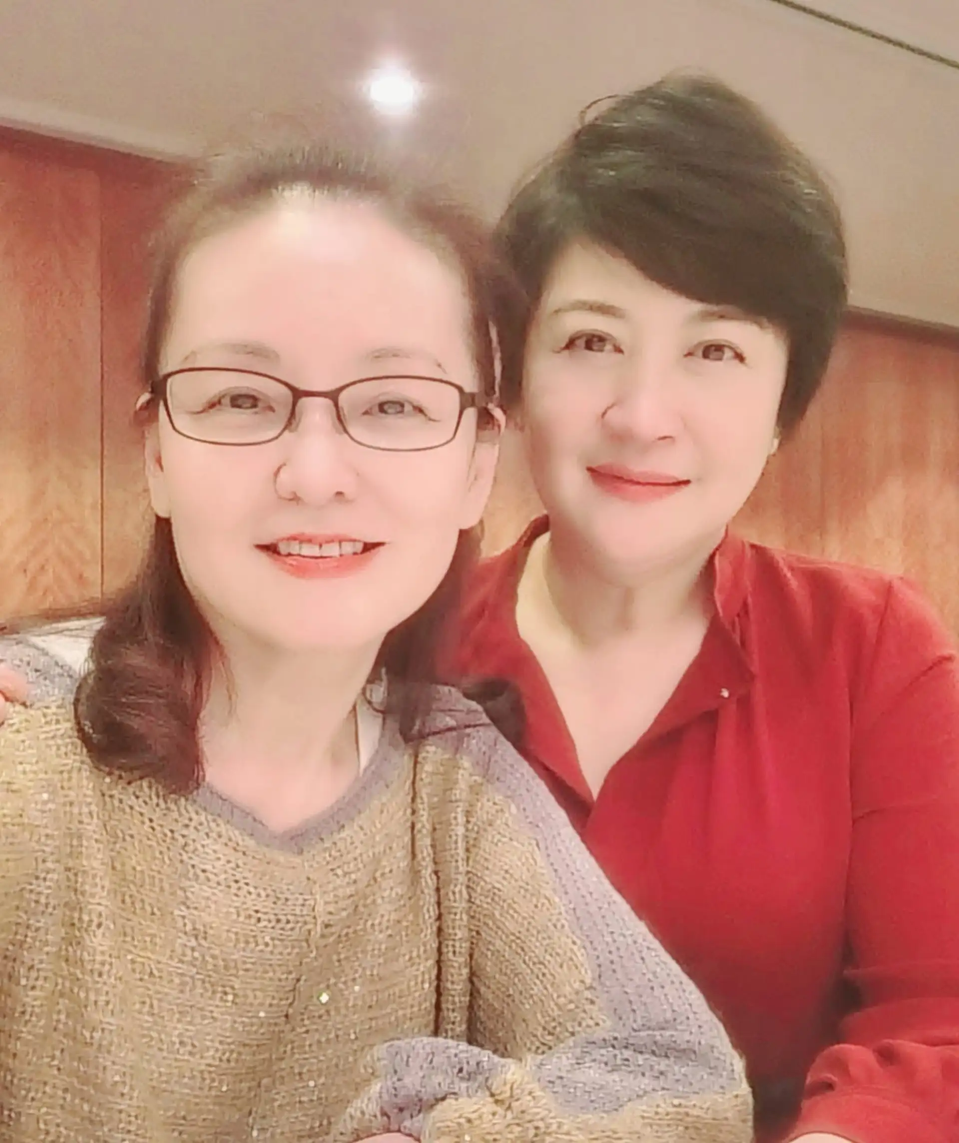 王淑娟（左）和崔佩儀都是龐祥麟「花系列」老友。（圖／翻攝王淑娟臉書）